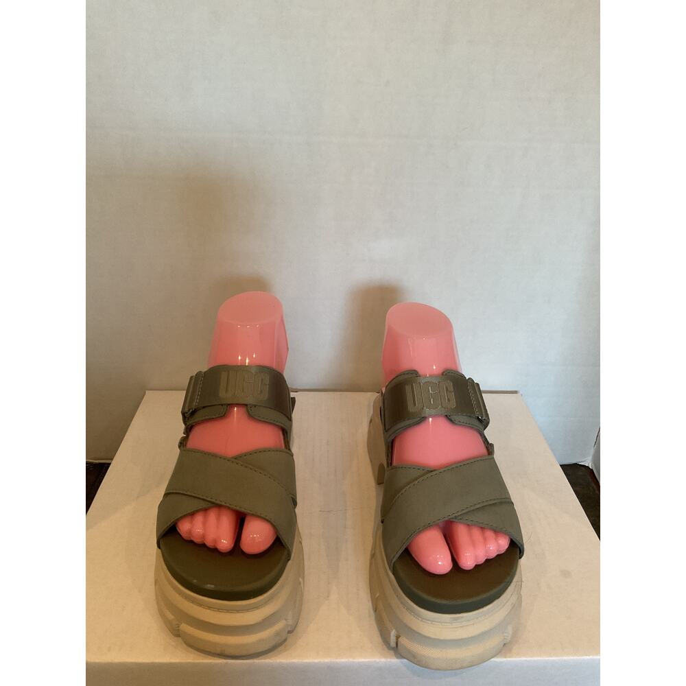 UGG -Ashton - Slide Platform Logo Sandals - Nubuck -
Gray w/White Soles -5.5